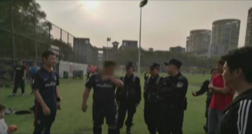 不管怎样都是对孩子的打击,4岁小孩不管对错都在说对不起