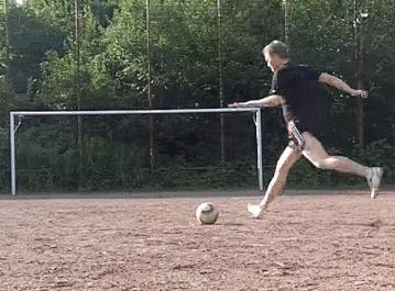 左脚射门技巧,怎么用左脚射门又准力量还大