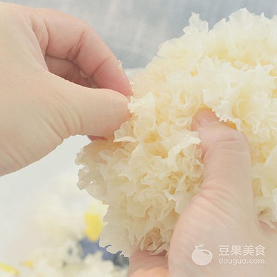 冰糖雪梨银耳糖水,银耳雪梨浆做法