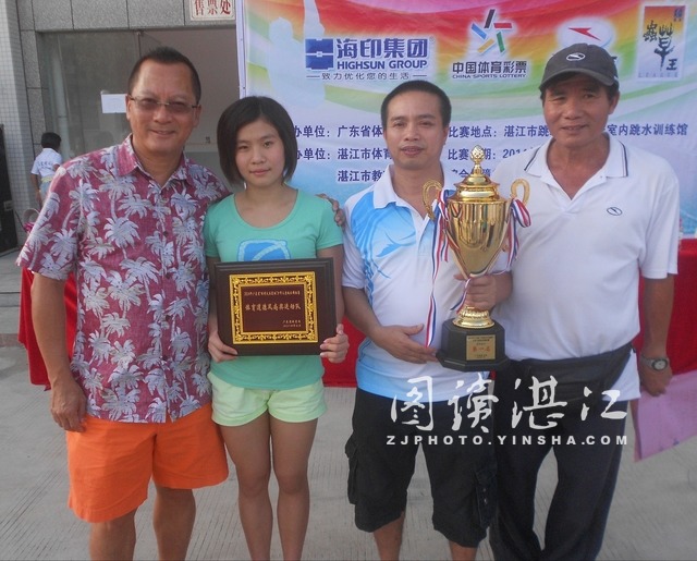 记一位热心肠的人,记一位乐于助人的人作文400字