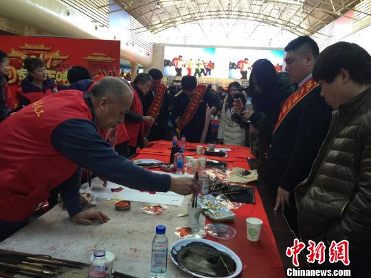 k4835次列车大连至牡丹江,k5071返乡专列