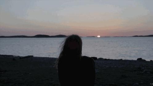 不要每天跟别人聊天,不要跟喜欢的人聊天