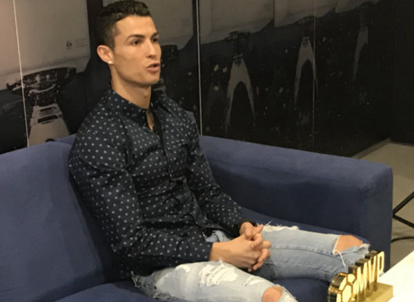 c罗大年初一卡点为中国球迷拜年,c罗祝贺中国视频