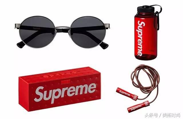 supreme每件衣服上都有镭射标嘛,supreme衣服值多少钱