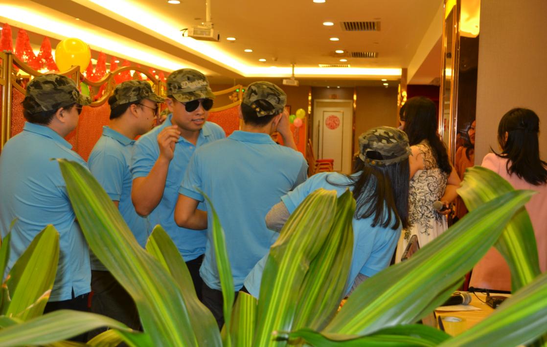 iphone7奖优秀员工不豪,42张图看爱唯2017年会