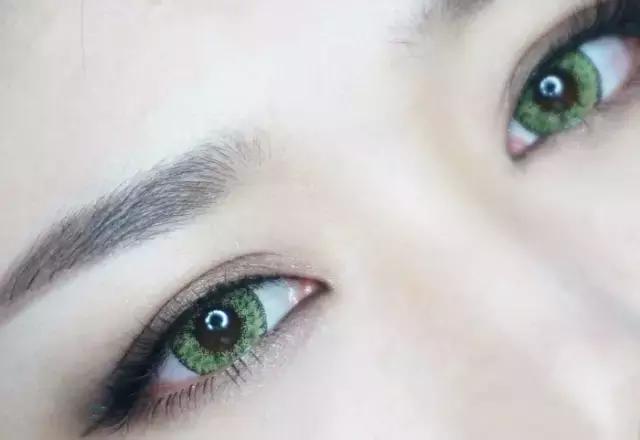 如何选择适合的美瞳颜色,爱美美眉要知道的色彩搭配