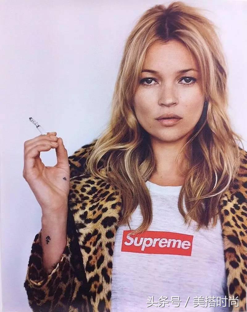 supreme每件衣服上都有镭射标嘛,supreme衣服值多少钱