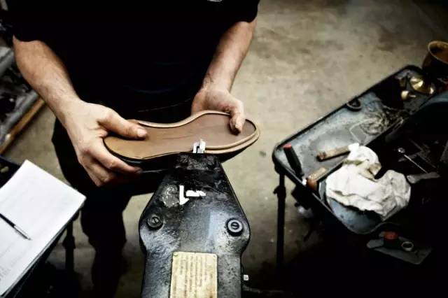 「WST干货」想要了解一个金融男生的品味，看看他穿的鞋子