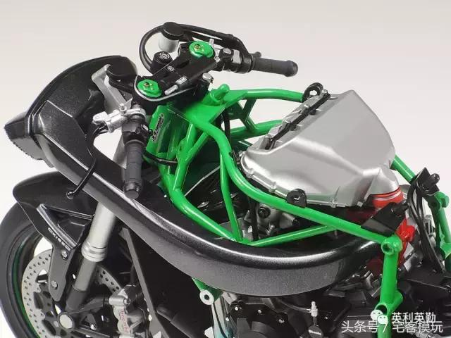 川崎kawasaki摩托车拼装,田宫川崎h2模型拼装过程