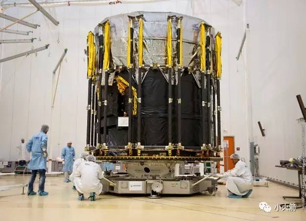 卫星上黄色膜是什么,卫星表面金色薄膜