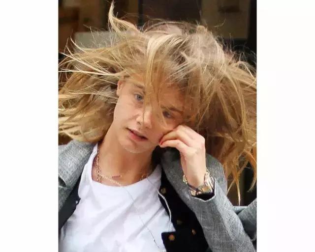 头发毛躁容易起静电用什么洗发水,头发疯狂掉跟换了洗发水有关系吗