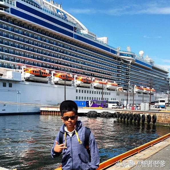 14岁迪拜男孩花200万买球鞋，叔叔阿姨你们穷爆了！