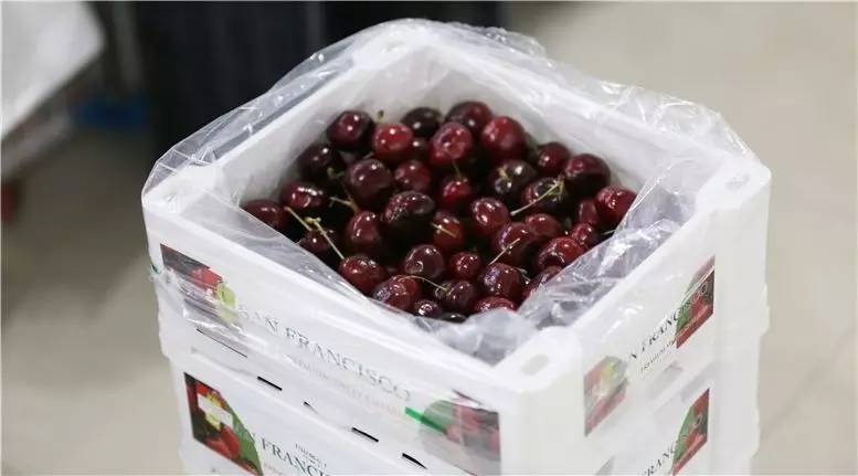 买水果就到合力超市里,买水果就到国民水果