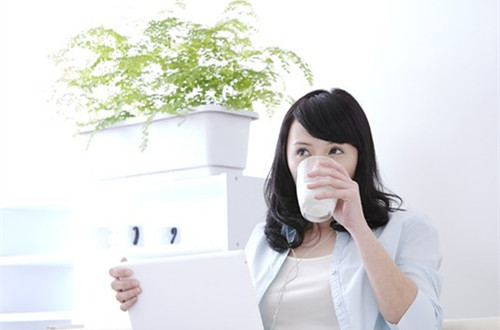 身体缺水了食疗该怎样补水,身体缺水怎么调理最有效