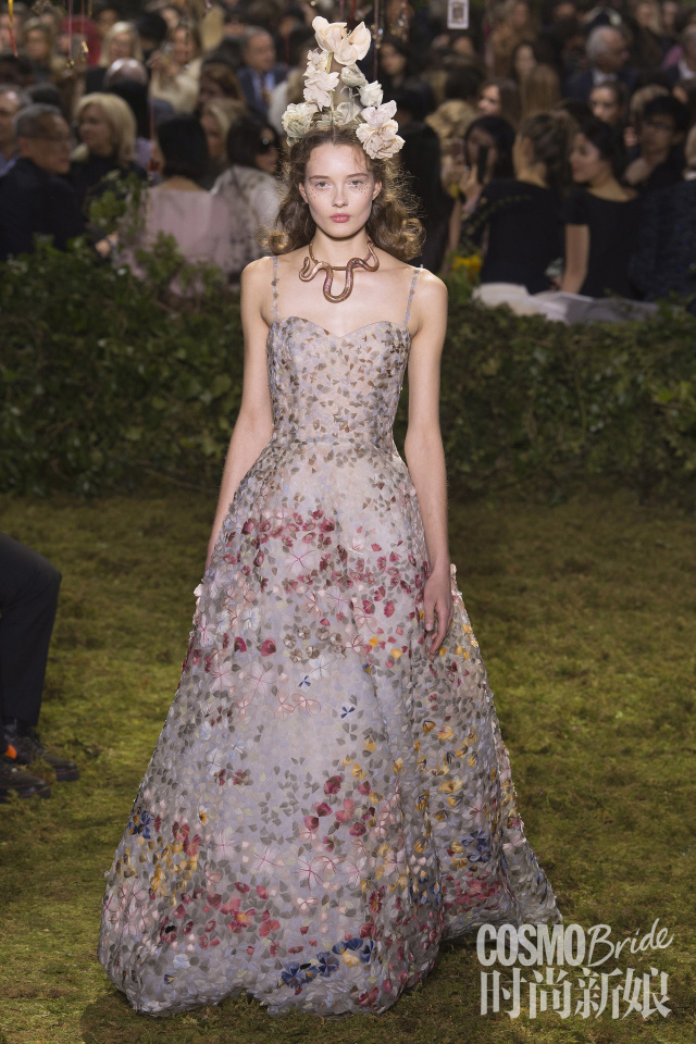 如果我是孔刘的鬼怪新娘，就穿上巴黎高定周这些美美的婚纱嫁给他！