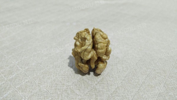 核桃去壳后保存,核桃去壳妙招