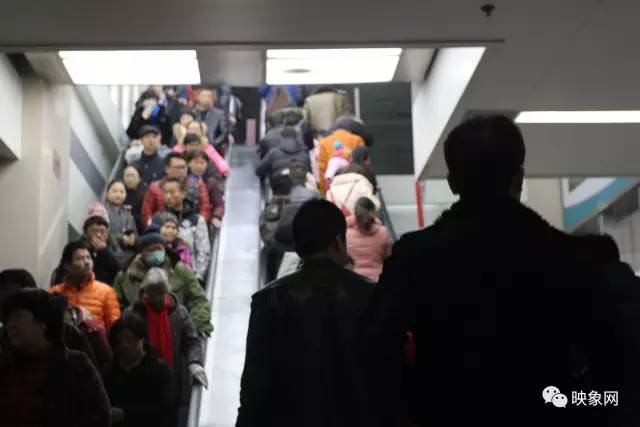 「康健」火车站？机场？NO！节后各地医院都被挤爆了！人山人海，堪比春运……