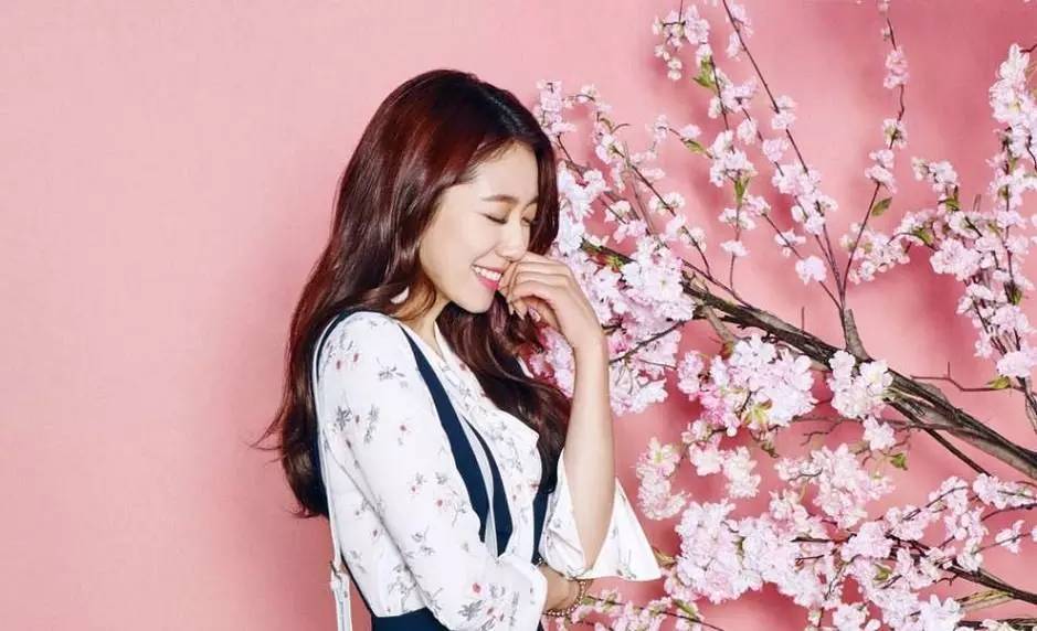 斩男红唇妆搭配,又纯又好看的斩男妆容