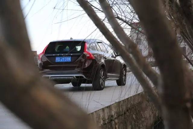 试驾全新一代沃尔沃v60,沃尔沃v60cc最新款越野视频