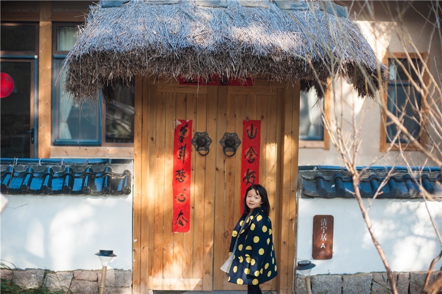 在被称做“东方瑞士”的仙境，她盖了一座令人心境荡漾的房子，森林与大海都在后花园里