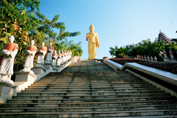 西双版纳从下飞机开始的攻略,进入西双版纳的视频