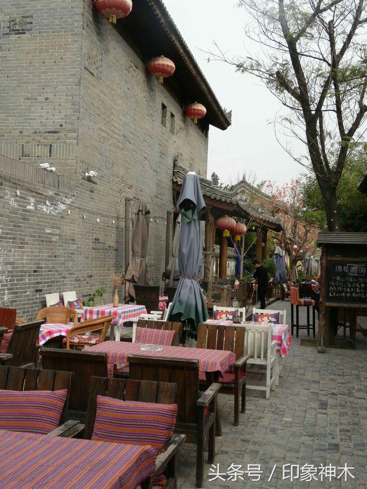 陕北俊俏女子勇闯袁家村大嘴吃四方