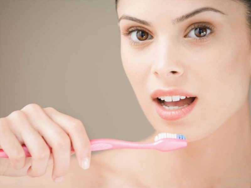 告别牙齿黄用这招让你笑容更自信,牙黄怎么办3招拥有大白牙