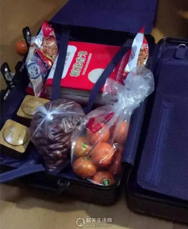春节将至你的行李箱里都装什么,春节回家行李箱不知道装什么