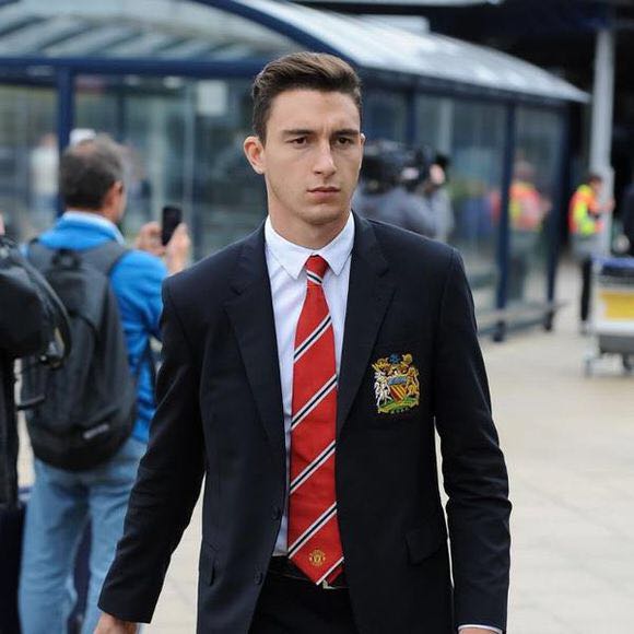 春节我们看完春晚再看足球圈里的帅哥，内含帅你一脸的卡卡