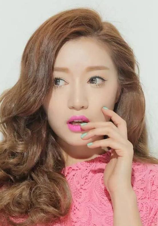 日系韩系长相区别,春夏日系韩系妆容解析