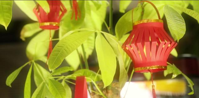 一张纸就能做好灯笼很简单的,用彩纸做灯笼的最简单方法