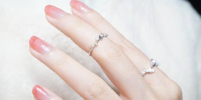 美甲和自己涂指甲油有什么区别,美甲小白也能学会的显白美甲教程