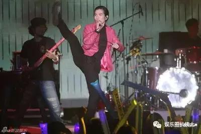 张杰大张伟综艺节目是什么,张杰下腰唱高音