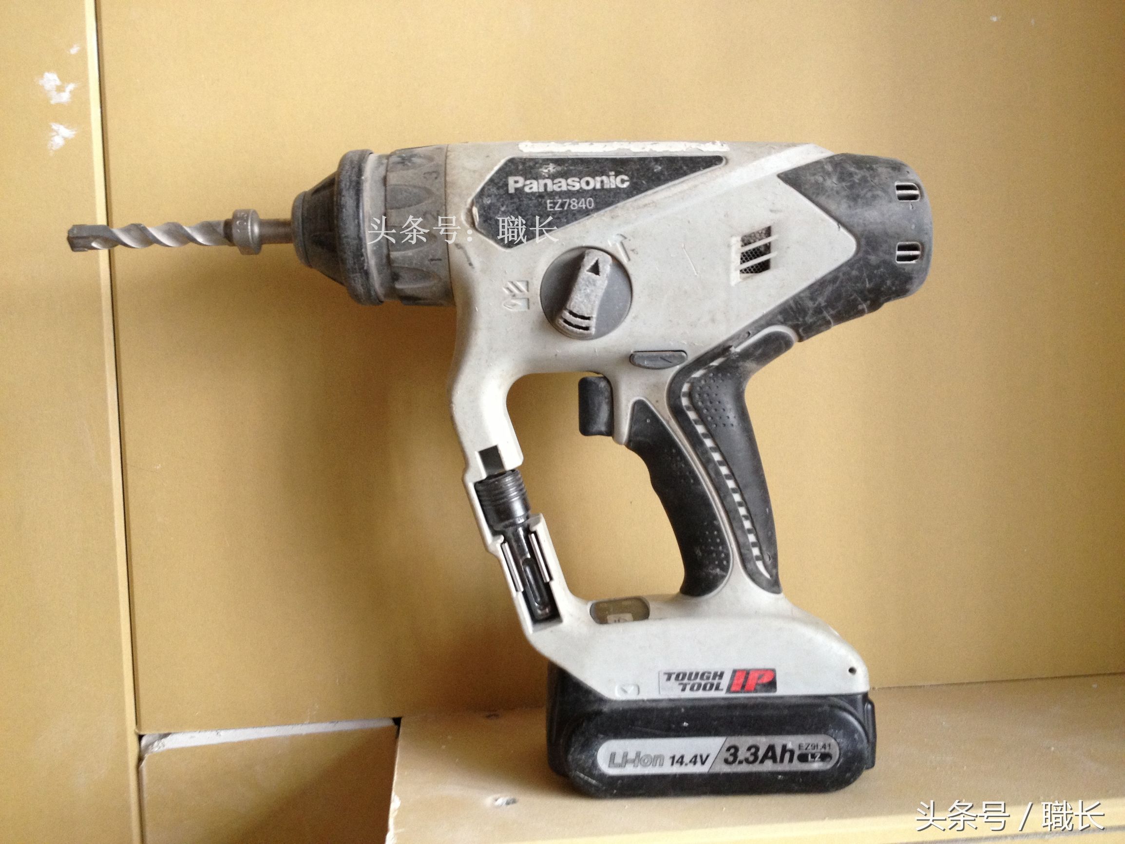 电工更换灯泡注意事项,电工暗线顶盒子坏了怎么换