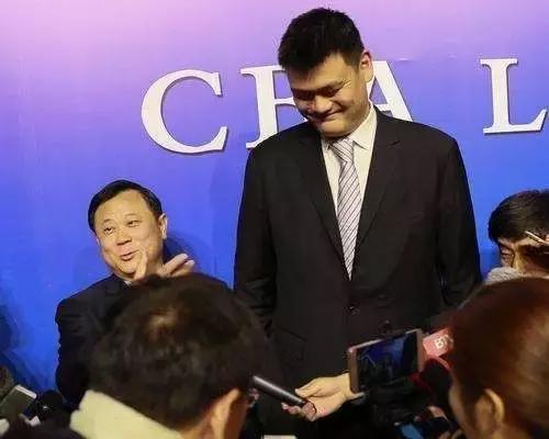 信兰成篮协副主席,姚明入选篮球名人堂球星祝贺视频