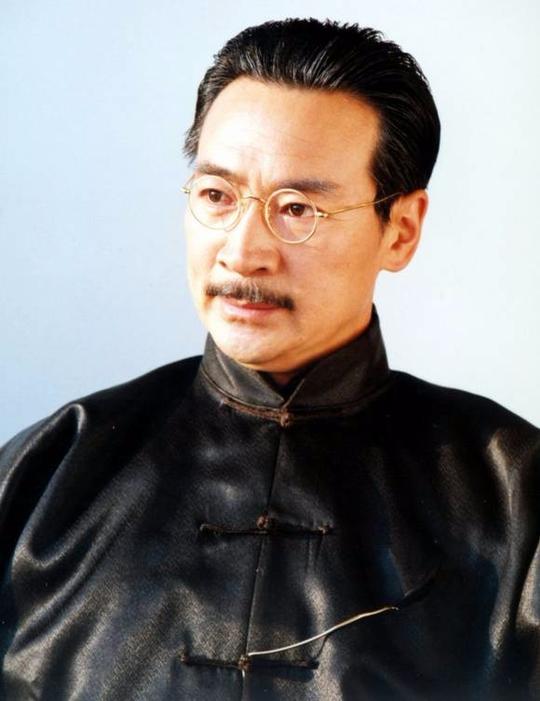 寇振海是赵薇林心如的严父娶小21岁娇妻61岁仍*欢寻**