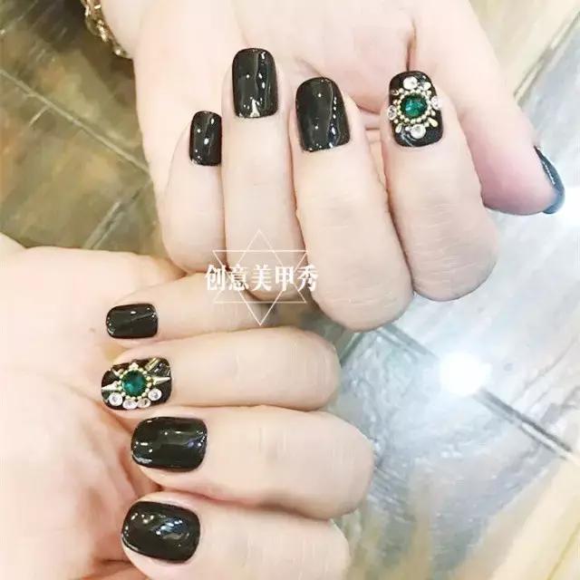 永不过时的5款美甲你做过几款,再不做美甲就要疯了音频