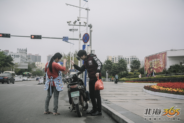 大年初七,北海火车站的离别人潮