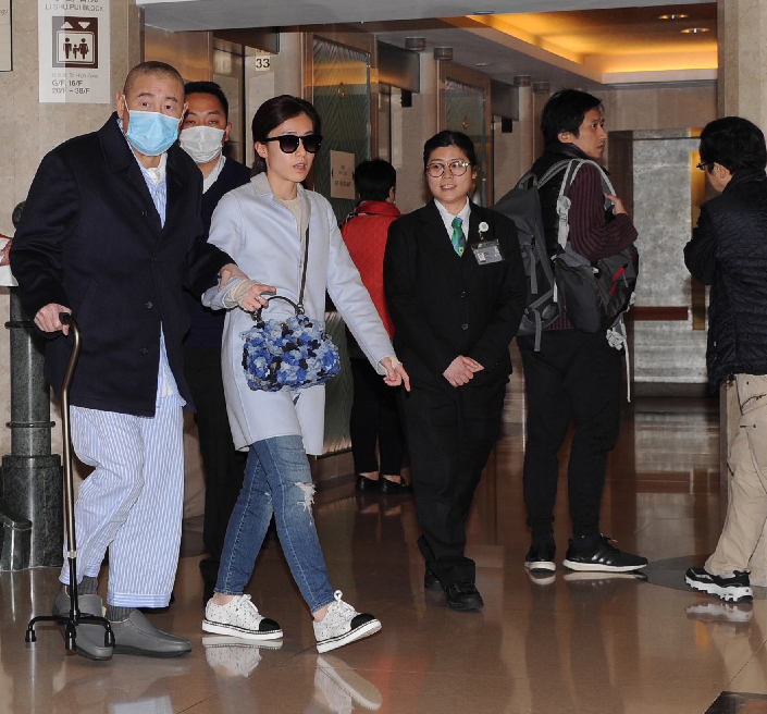 凯特王妃彩虹衣服,凯特王妃伦敦时装周