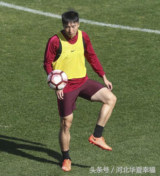 众将勤练佩帅开小灶阿洛“飞鞋”戏耍门将（GIF）