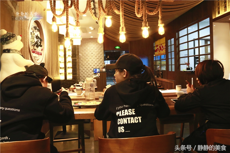 走进一家兰州拉面,走进一家轻食店