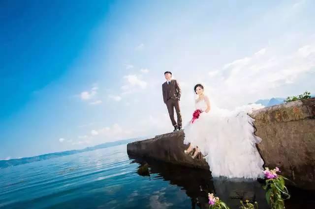 南充到云南拍婚纱照预计要多少钱,春天云南拍婚纱照的地方