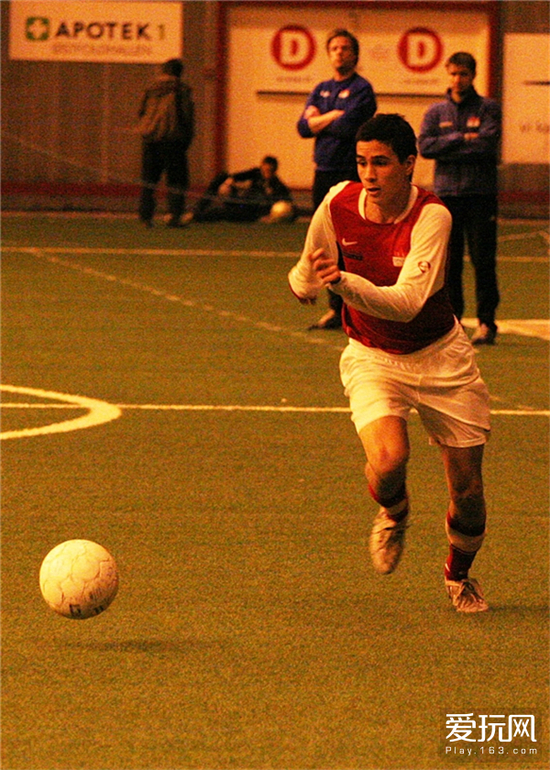 这款游戏可能是一个时代球迷们的足球梦