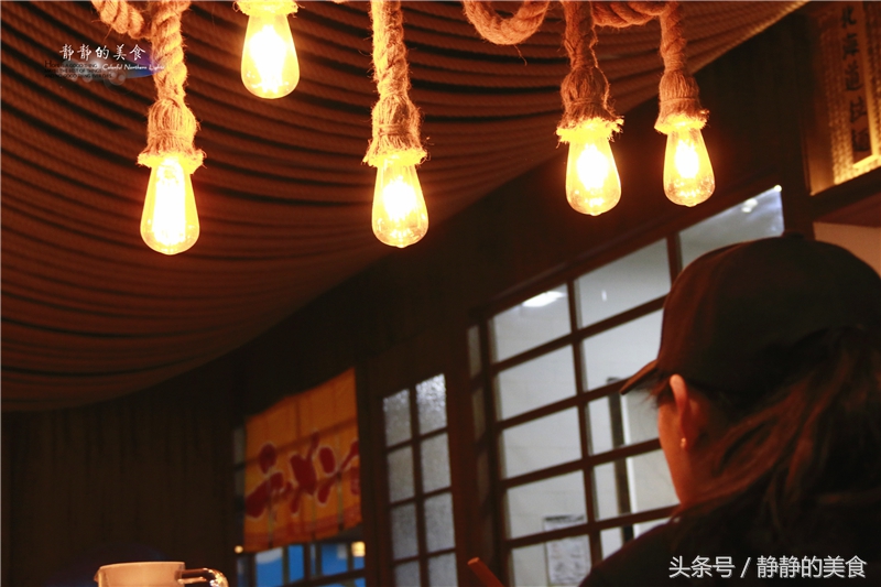 走进一家兰州拉面,走进一家轻食店