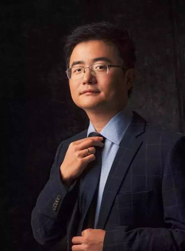 三流大学毕业逆袭成上市CEO，难怪他3个月能减40斤！