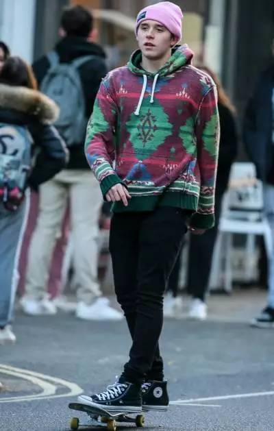 怎么才能学会单滑滑板,滑板初学者可以学的小技能