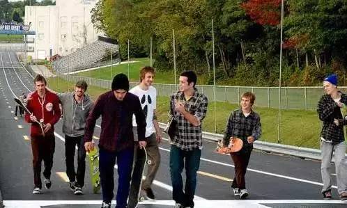 滑板必会的十个动作,滑板新手课堂