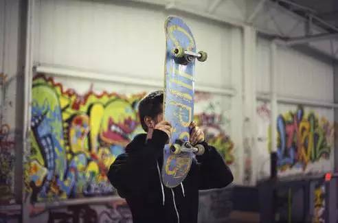 怎么才能学会单滑滑板,滑板初学者可以学的小技能