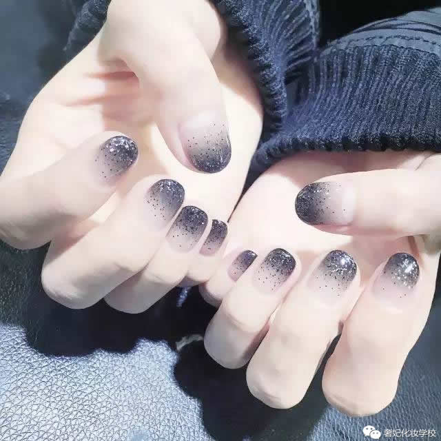 一不小心就让你怦然心动的：22款精致美甲