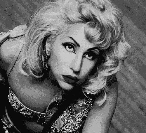 ladygaga中场秀超级碗摔倒,ladygagapaparazzi现场版